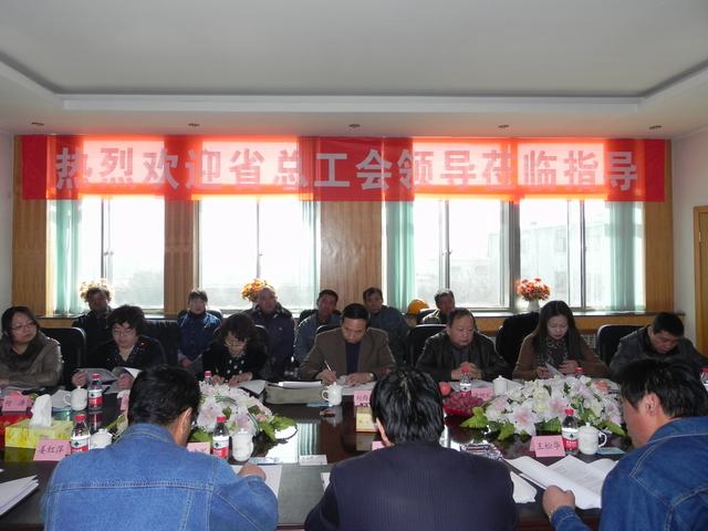 深入車間班組、“零距離”接觸職工、體驗(yàn)職工生活、傾聽(tīng)職工心聲